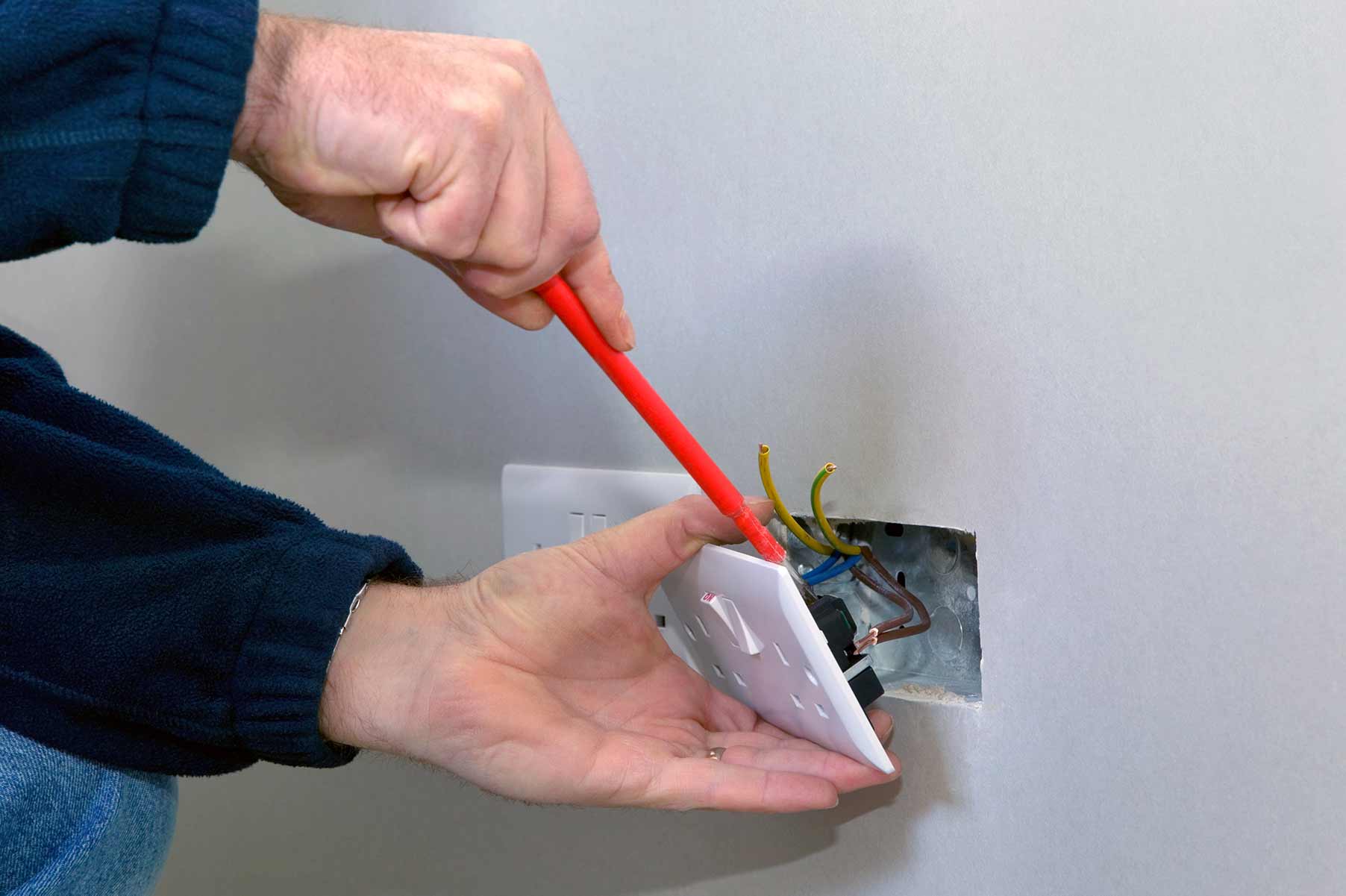 Our electricians can install plug sockets for domestic and commercial proeprties in Bude and the local area. 